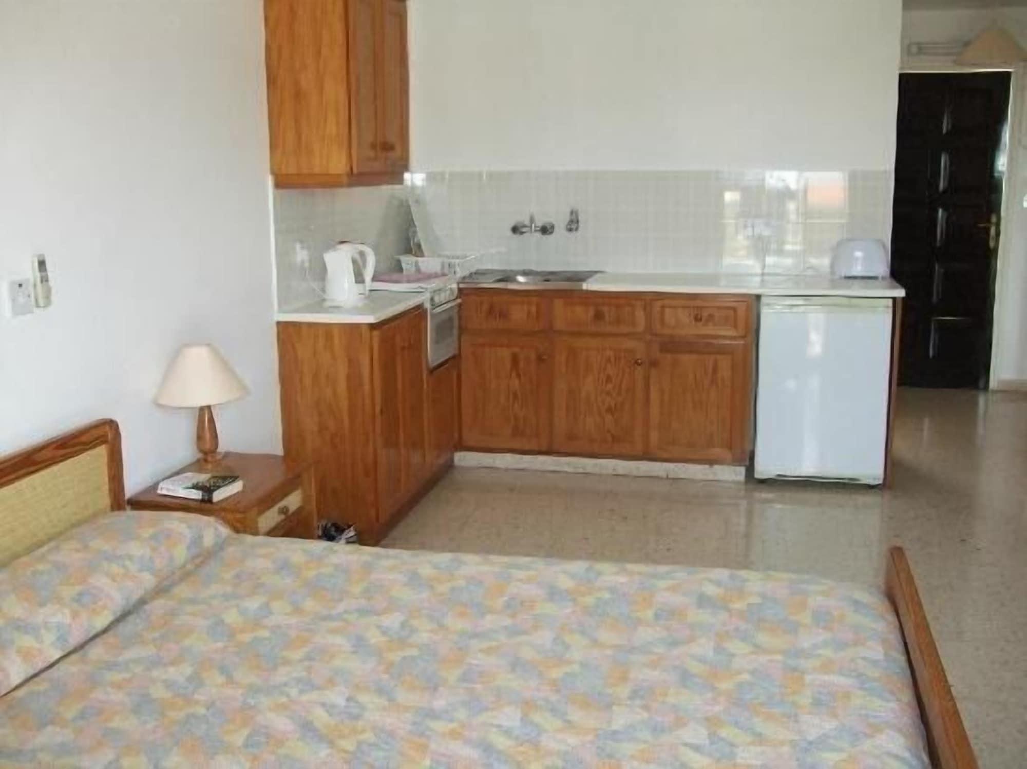Tavros Hotel Apartments Полис Экстерьер фото