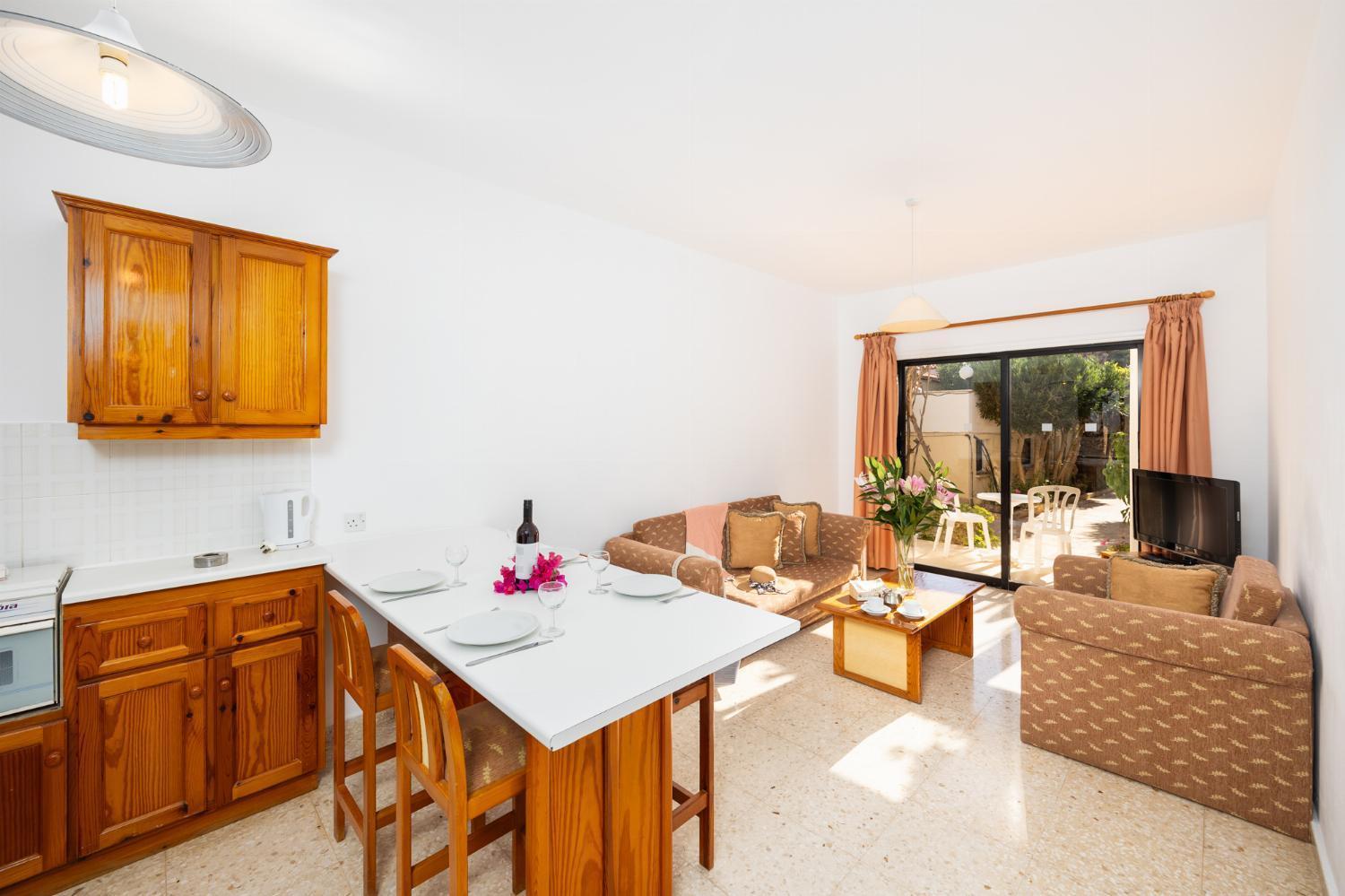 Tavros Hotel Apartments Полис Экстерьер фото