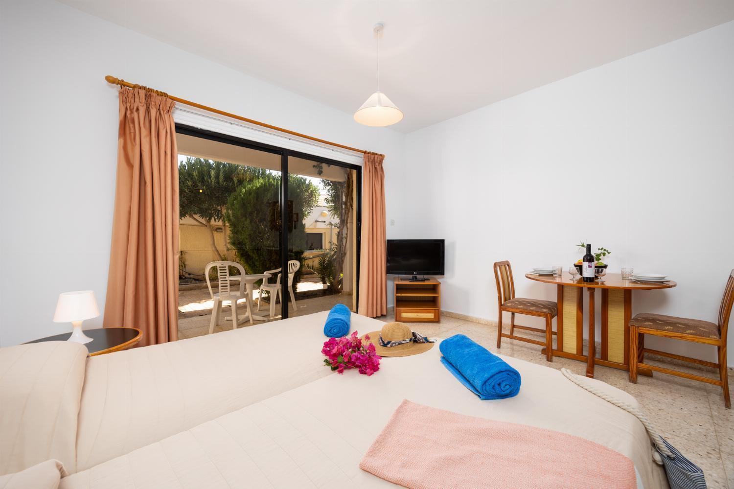 Tavros Hotel Apartments Полис Экстерьер фото