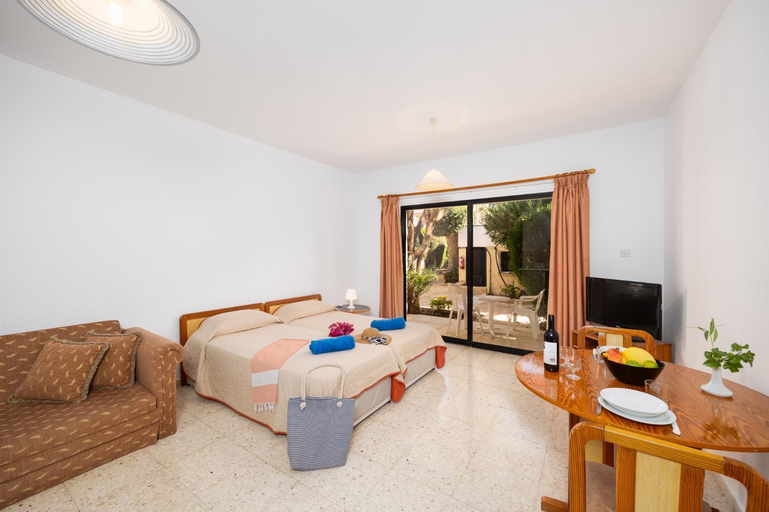 Tavros Hotel Apartments Полис Экстерьер фото