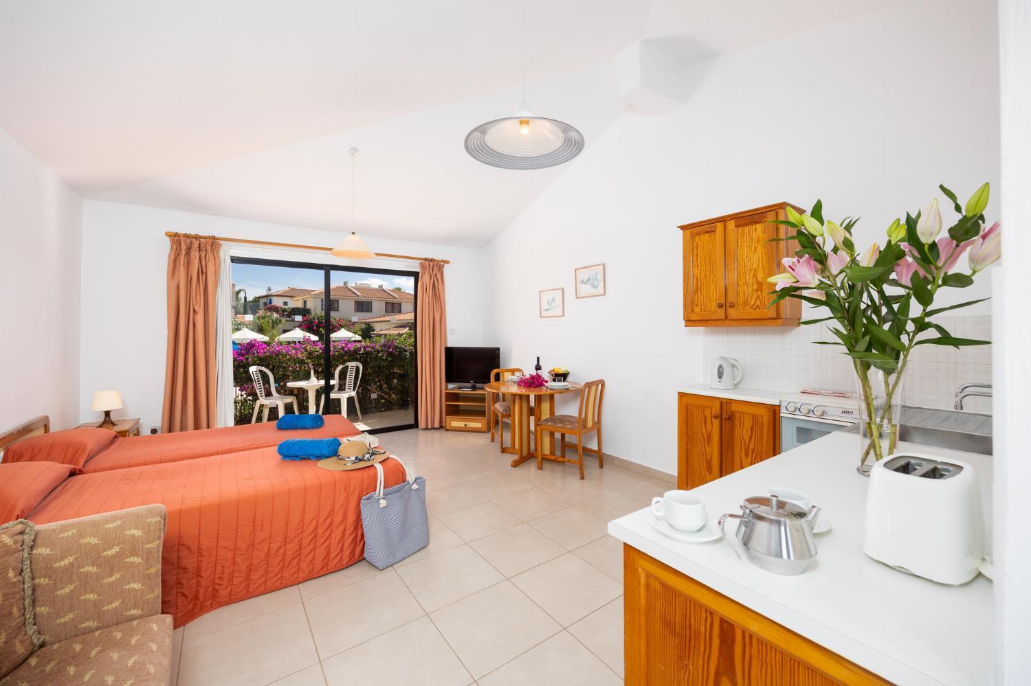 Tavros Hotel Apartments Полис Экстерьер фото