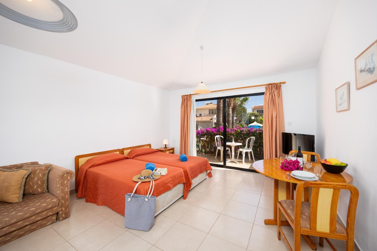 Tavros Hotel Apartments Полис Экстерьер фото